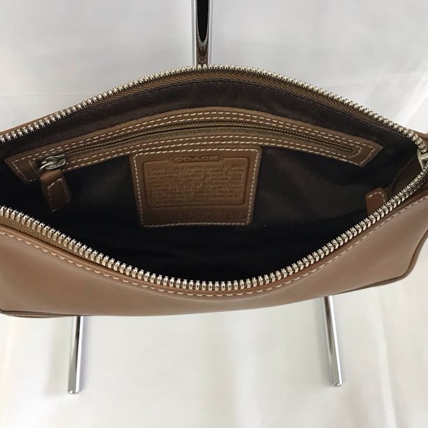 『USED』 
COACH コーチ 
 ハンプトンレザーデミポーチ 7785 アクセサリーポーチ 
レザー ブラウン