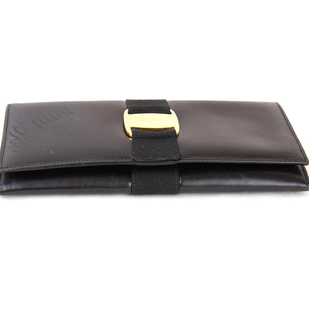 Salvatore Ferragamo フェラガモ 
 ヴァラ 長財布 
レザー ブラック