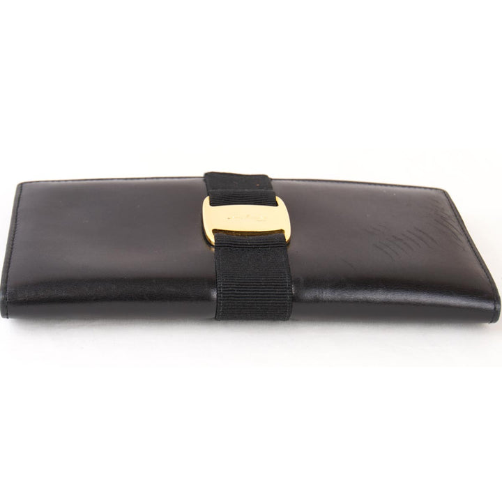 Salvatore Ferragamo フェラガモ 
 ヴァラ 長財布 
レザー ブラック