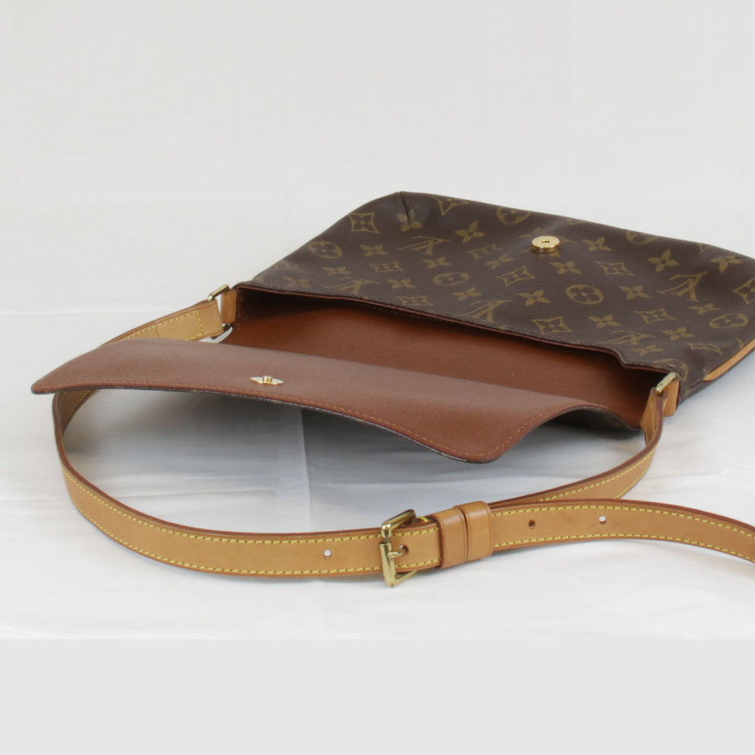 美品『USED』 
LOUIS VUITTON ルイ・ヴィトン 
 ミュゼットタンゴ M51257 ショルダーバッグ 
モノグラムキャンバス モノグラム