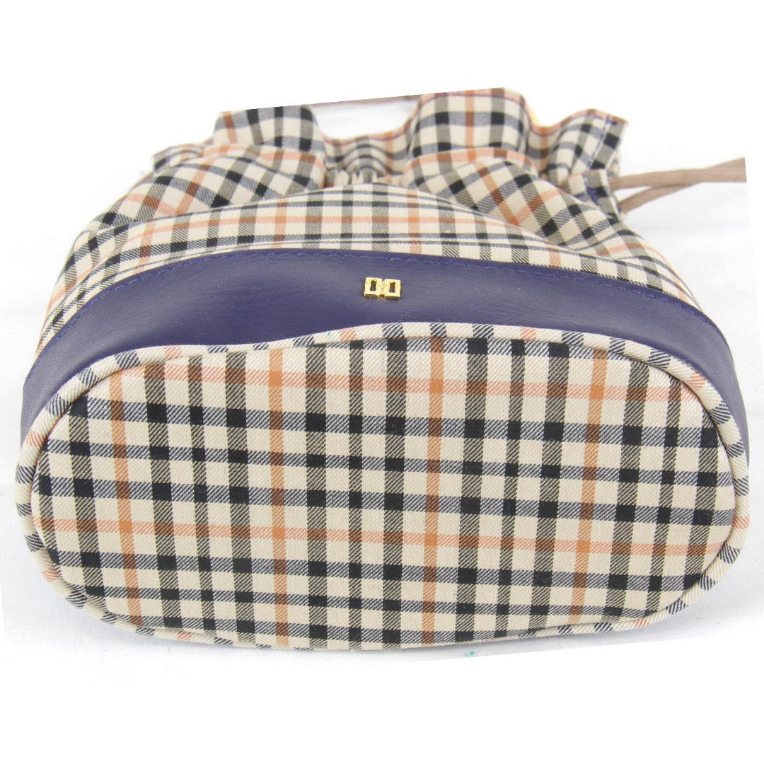 美品『USED』 
DAKS ダックス 
 巾着 ポーチ 
キャンバス ネイビー