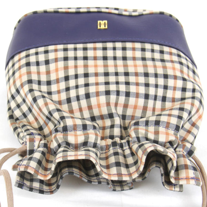 美品『USED』 
DAKS ダックス 
 巾着 ポーチ 
キャンバス ネイビー