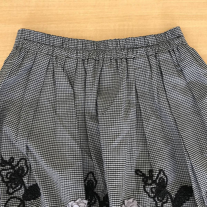 『USED』 
HARMONICA ハーモニカ 
 ギンガムチェック フレアスカート　フラワーモチーフ　刺繍 スカート 
コットン/ポリエステル  画像にてご確認お願いいたします。