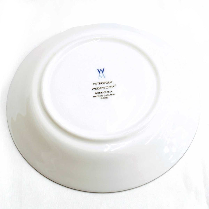 美品『USED』 
Wedgwood ウェッジウッド 
 メトロポリス カップ&ソーサー 食器 
陶器 ホワイト