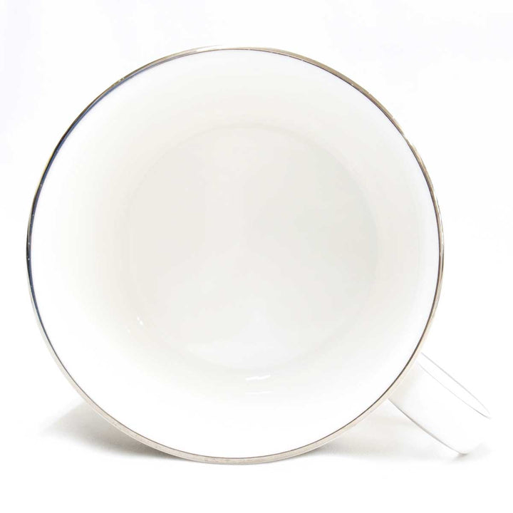 美品『USED』 
Wedgwood ウェッジウッド 
 メトロポリス カップ&ソーサー 食器 
陶器 ホワイト