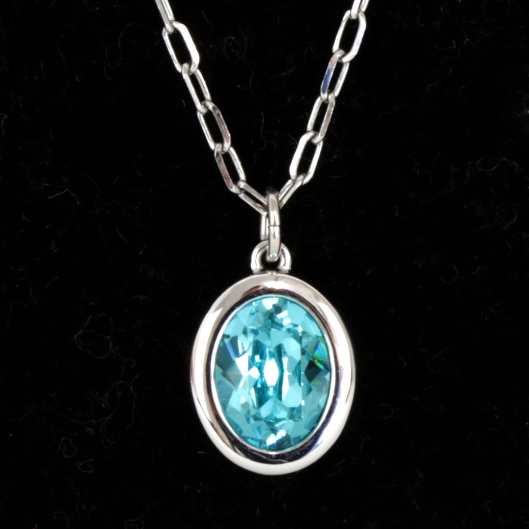 美品『USED』 メタル 
SWAROVSKI ネックレス