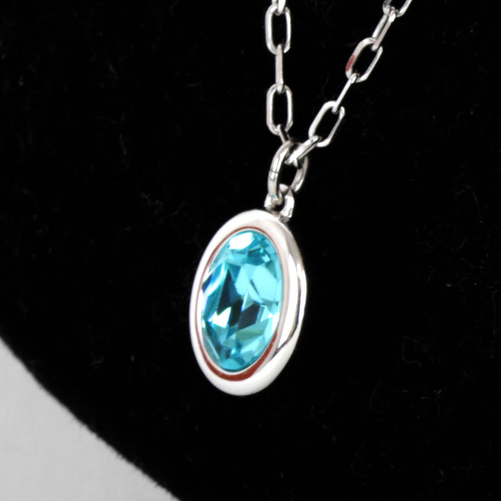 美品『USED』 メタル 
SWAROVSKI ネックレス