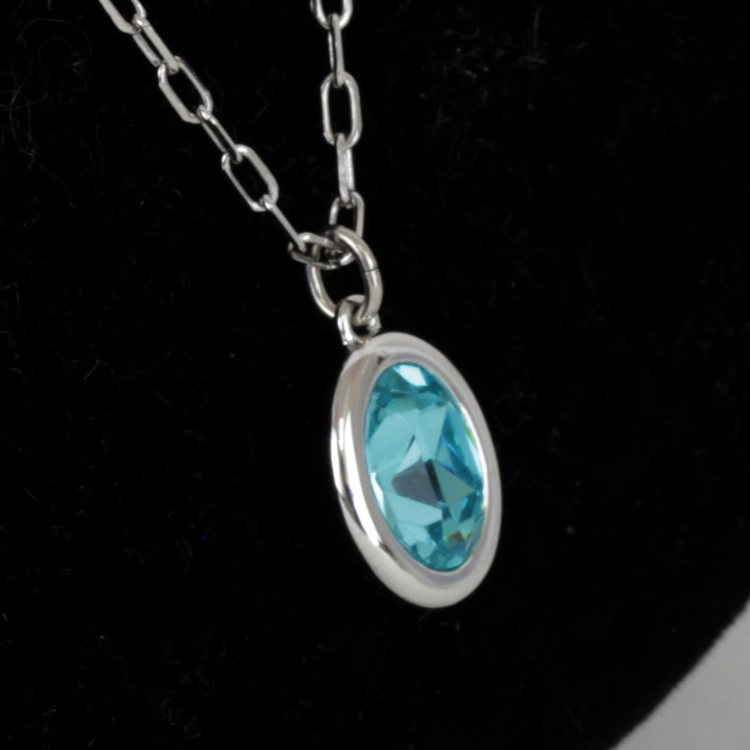 美品『USED』 メタル 
SWAROVSKI ネックレス