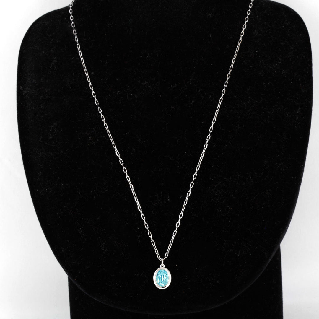 美品『USED』 メタル 
SWAROVSKI ネックレス