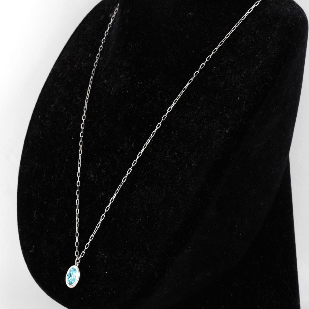 美品『USED』 メタル 
SWAROVSKI ネックレス