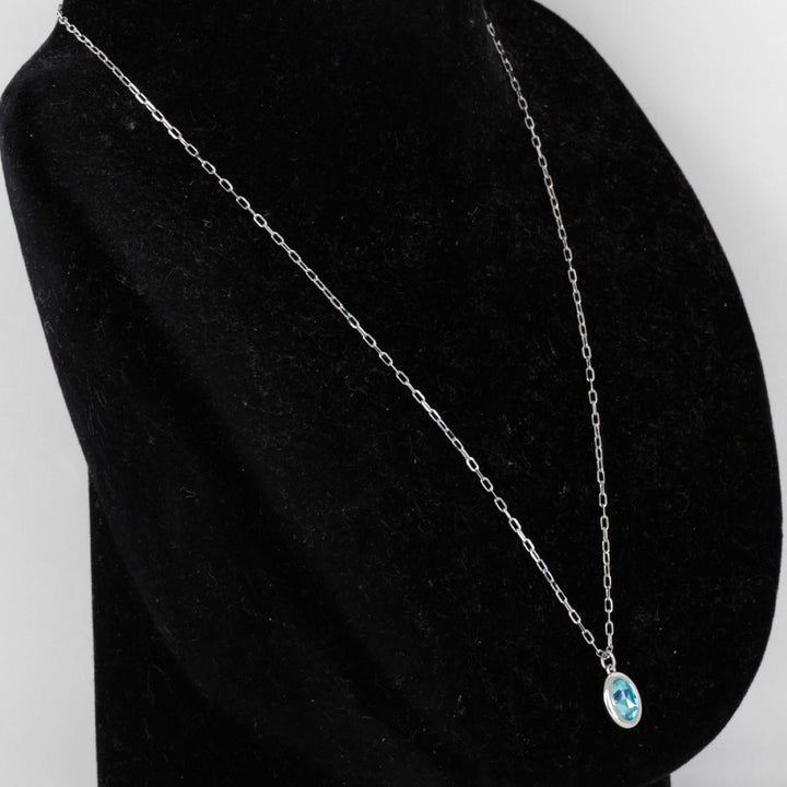 美品『USED』 メタル 
SWAROVSKI ネックレス