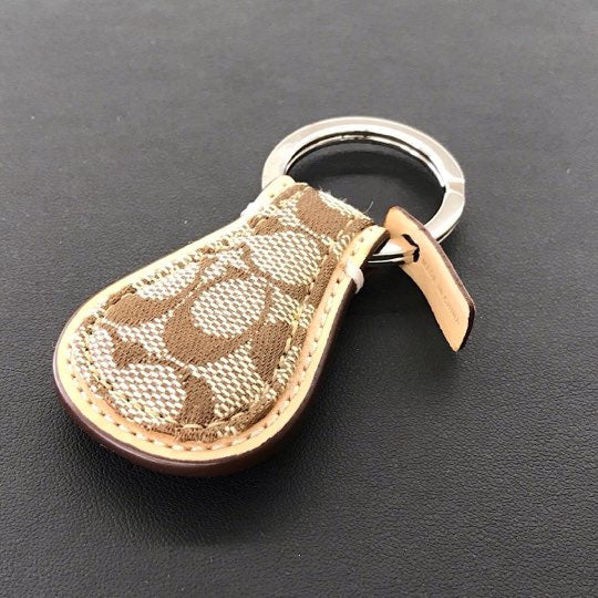 『USED』 
COACH コーチ 
 シグネチャーキャンバス　キーリング B43724 キーホルダー 
レザー ベージュ系