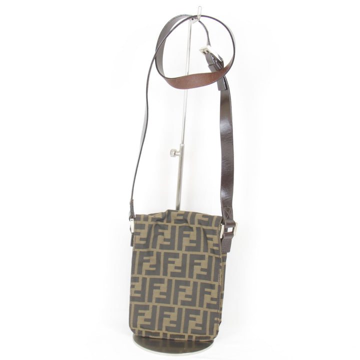 『USED』 
FENDI フェンディ 
 ズッカ ショルダーポシェット 06-17 16071 ポシェット 
キャンバス ズッカ柄