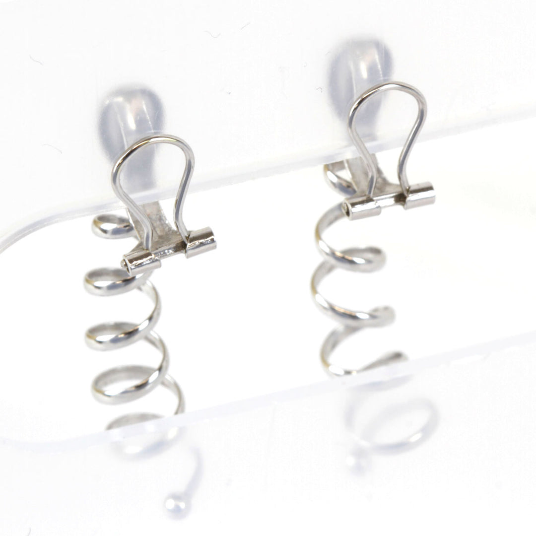 美品『USED』 K14WG 
 ばね形 イヤリング
 1.9g