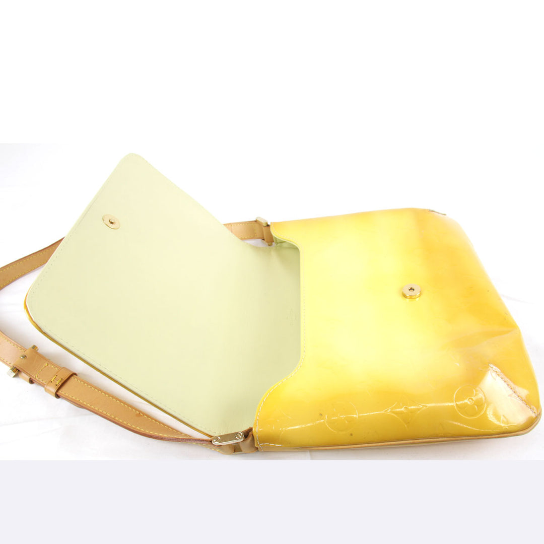 『USED』 
LOUIS VUITTON ルイ・ヴィトン 
 ヴェルニトンプソン M91069 ショルダーバッグ 
モノグラムヴェルニ イエロー