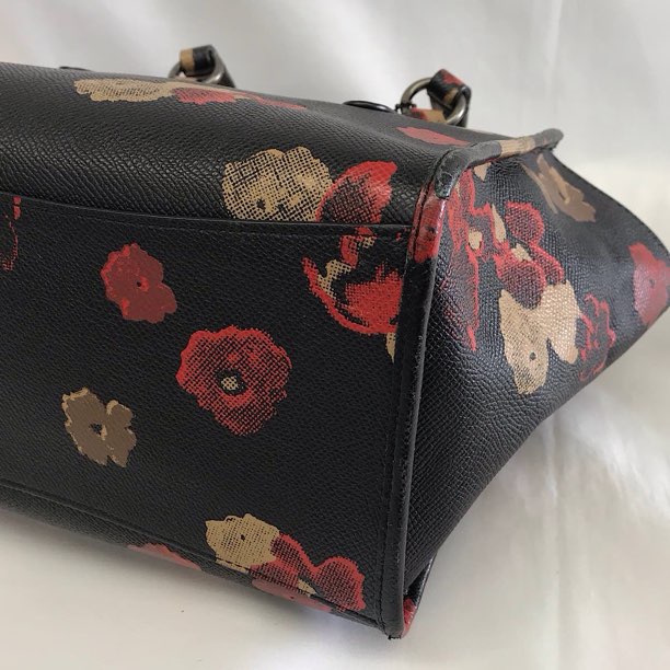 『USED』 
COACH コーチ 
 ミニクロスビー キャリーオール 花柄 33856 ハンドバッグ 
PVC/レザー  ブラック