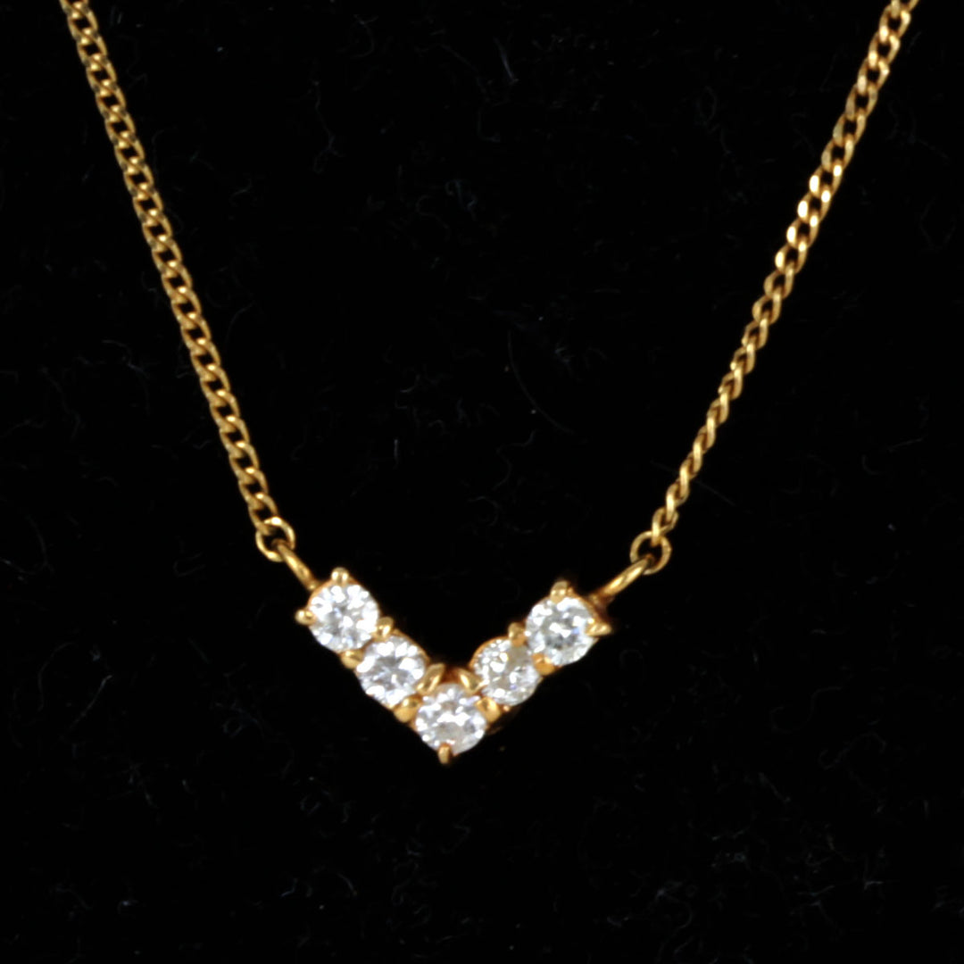 美品『USED』 K18 
 Vネックレス ネックレス
 ダイヤモンド 0.15 1.6g