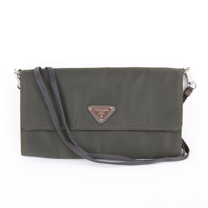 美品『USED』 
PRADA プラダ 
 ショルダーバッグ 
ナイロン カーキ