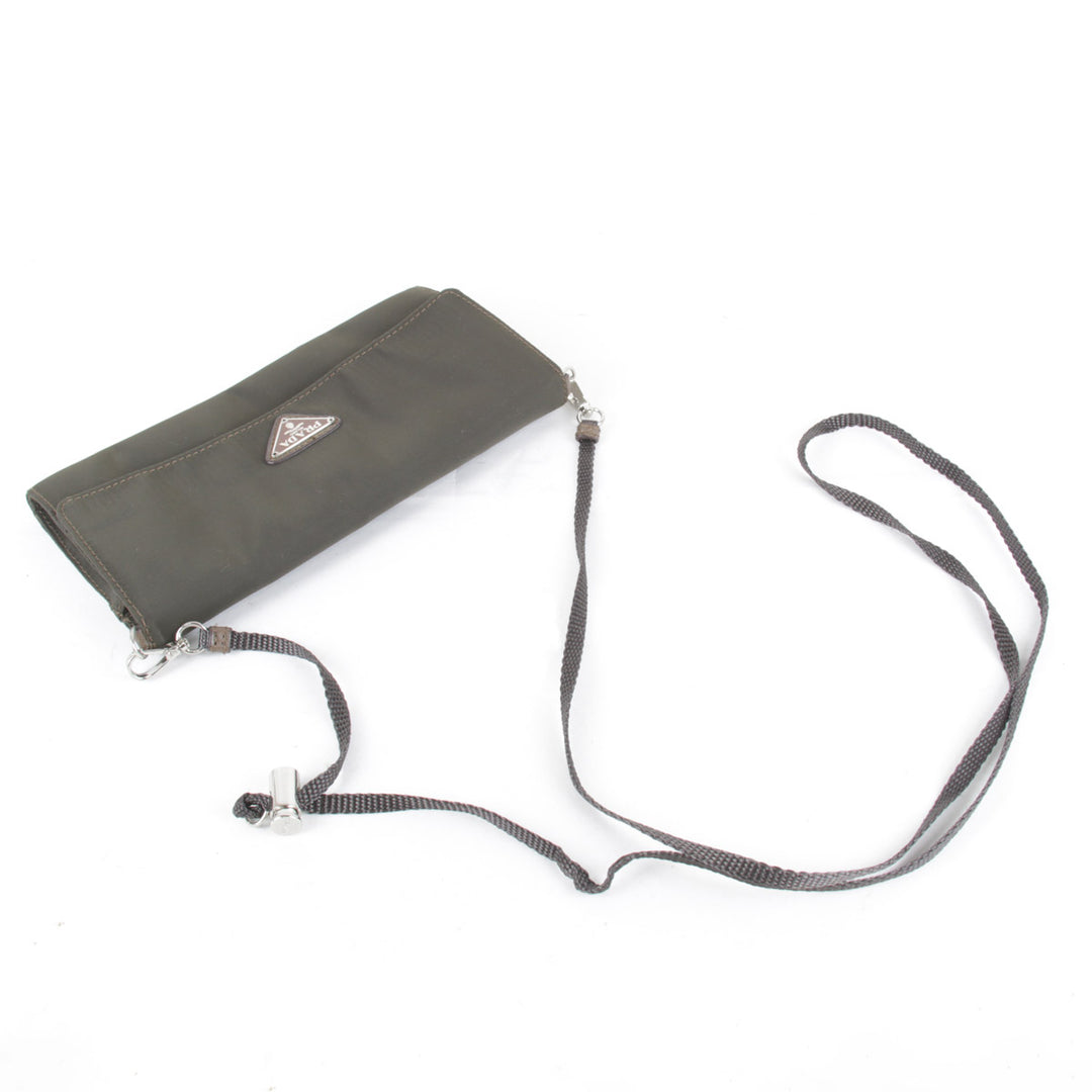 美品『USED』 
PRADA プラダ 
 ショルダーバッグ 
ナイロン カーキ