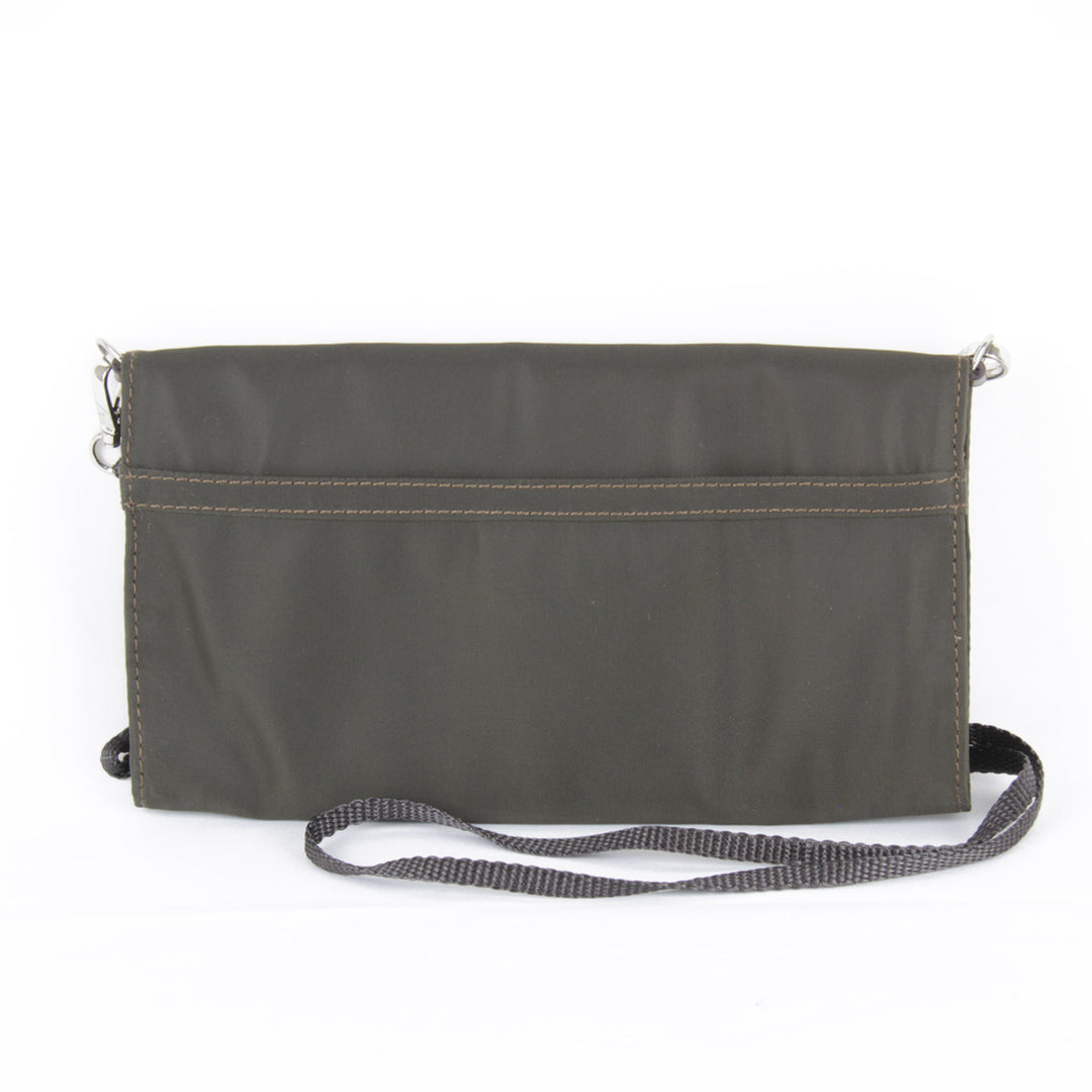 美品『USED』 
PRADA プラダ 
 ショルダーバッグ 
ナイロン カーキ