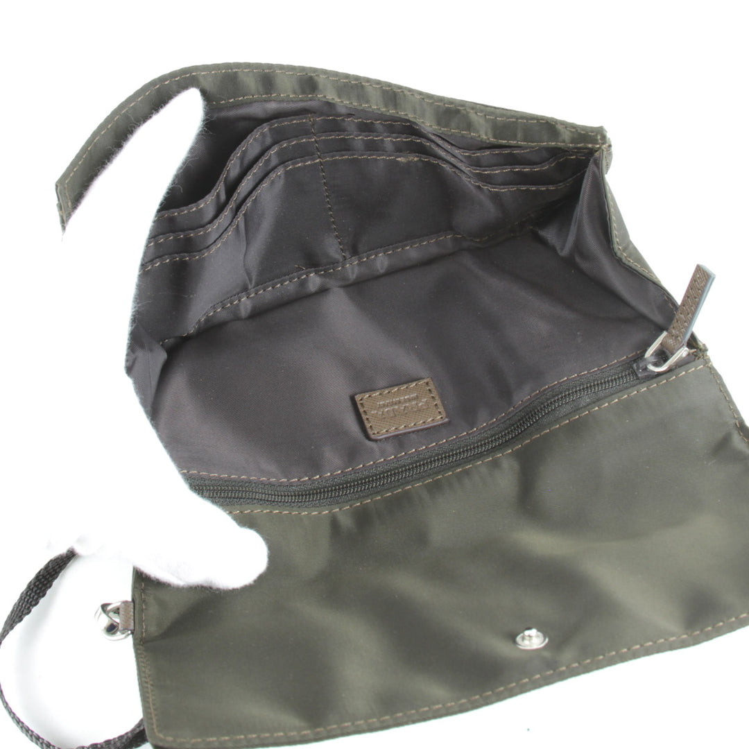 美品『USED』 
PRADA プラダ 
 ショルダーバッグ 
ナイロン カーキ