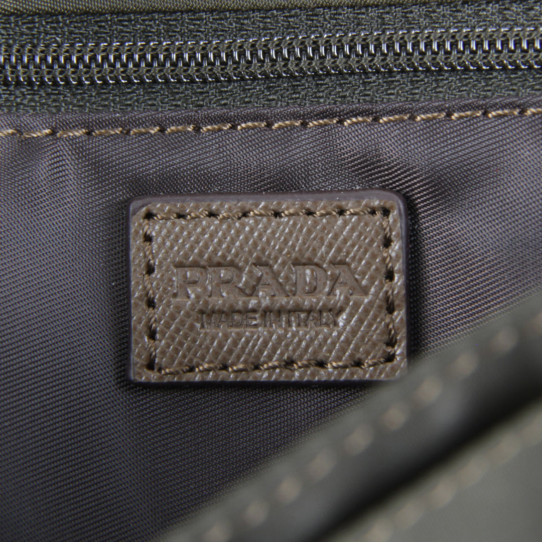 美品『USED』 
PRADA プラダ 
 ショルダーバッグ 
ナイロン カーキ