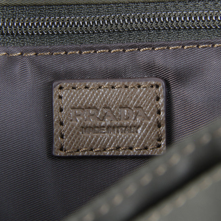 美品『USED』 
PRADA プラダ 
 ショルダーバッグ 
ナイロン カーキ