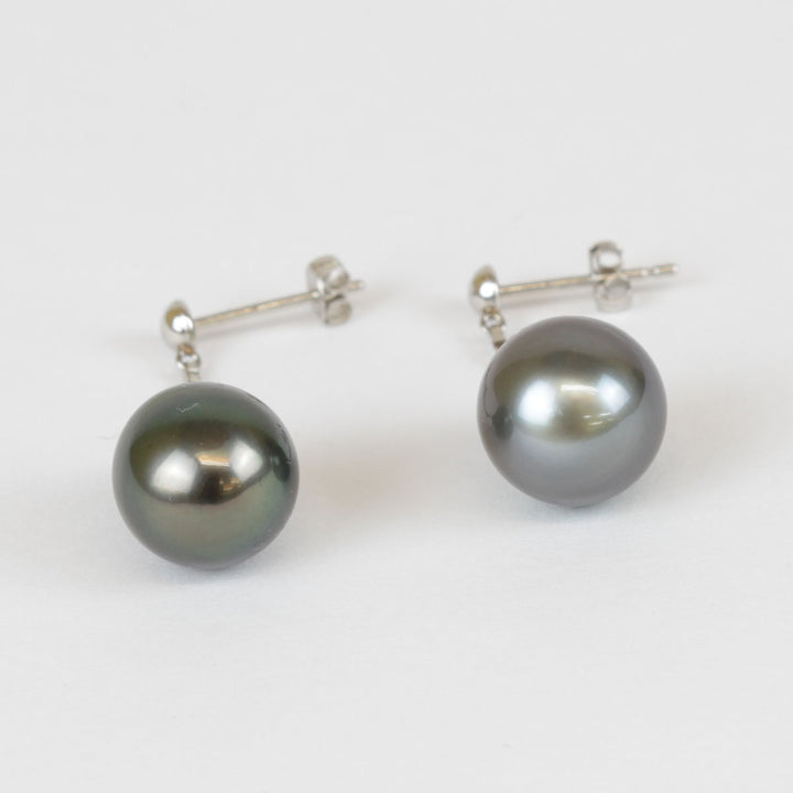 美品『USED』 Pt900プラチナ/ブラックパール（黒蝶真珠）  
ピアス
 7.3g