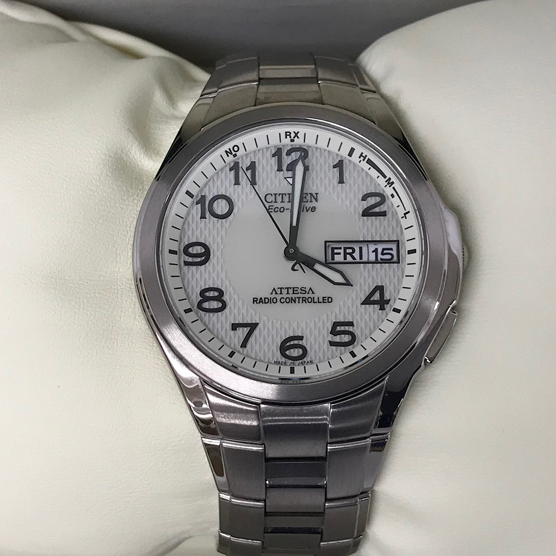 『USED』 
 CITIZEN Eco-Drive アテッサ　電波ソーラー H100 
腕時計
 ソーラー電波時計 メンズ