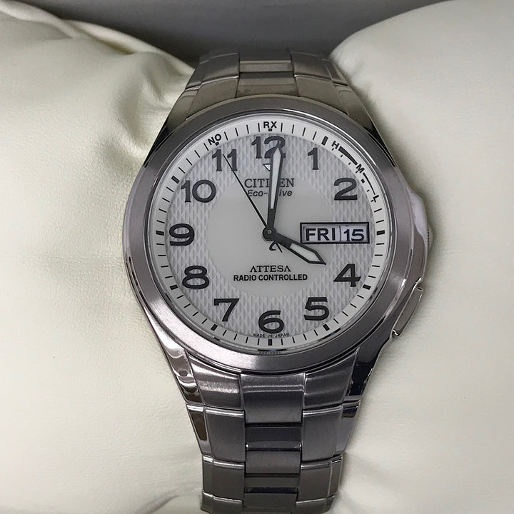 『USED』 
 CITIZEN Eco-Drive アテッサ　電波ソーラー H100 
腕時計
 ソーラー電波時計 メンズ