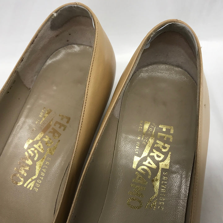 『USED』 
Salvatore Ferragamo フェラガモ 
 24.5cm DQ36917 パンプス 
レザー ベージュ系