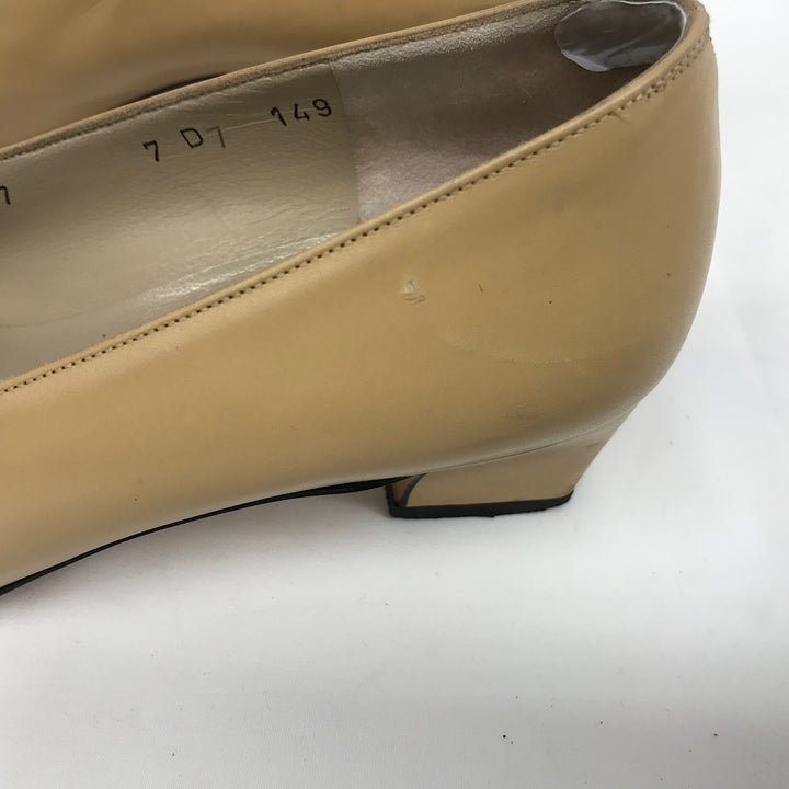 『USED』 
Salvatore Ferragamo フェラガモ 
 24.5cm DQ36917 パンプス 
レザー ベージュ系