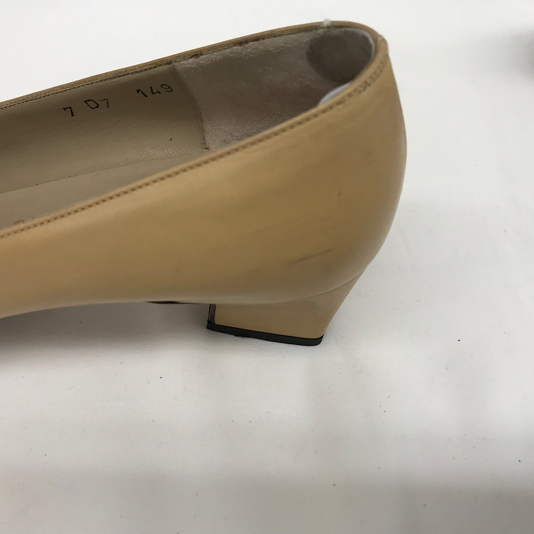 『USED』 
Salvatore Ferragamo フェラガモ 
 24.5cm DQ36917 パンプス 
レザー ベージュ系