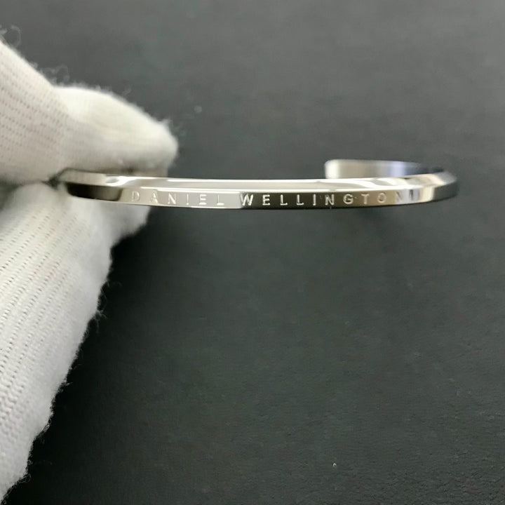『USED』 
Daniel Wellington ダニエルウェリントン 
 バングル バングル 
ステンレススチール シルバー系