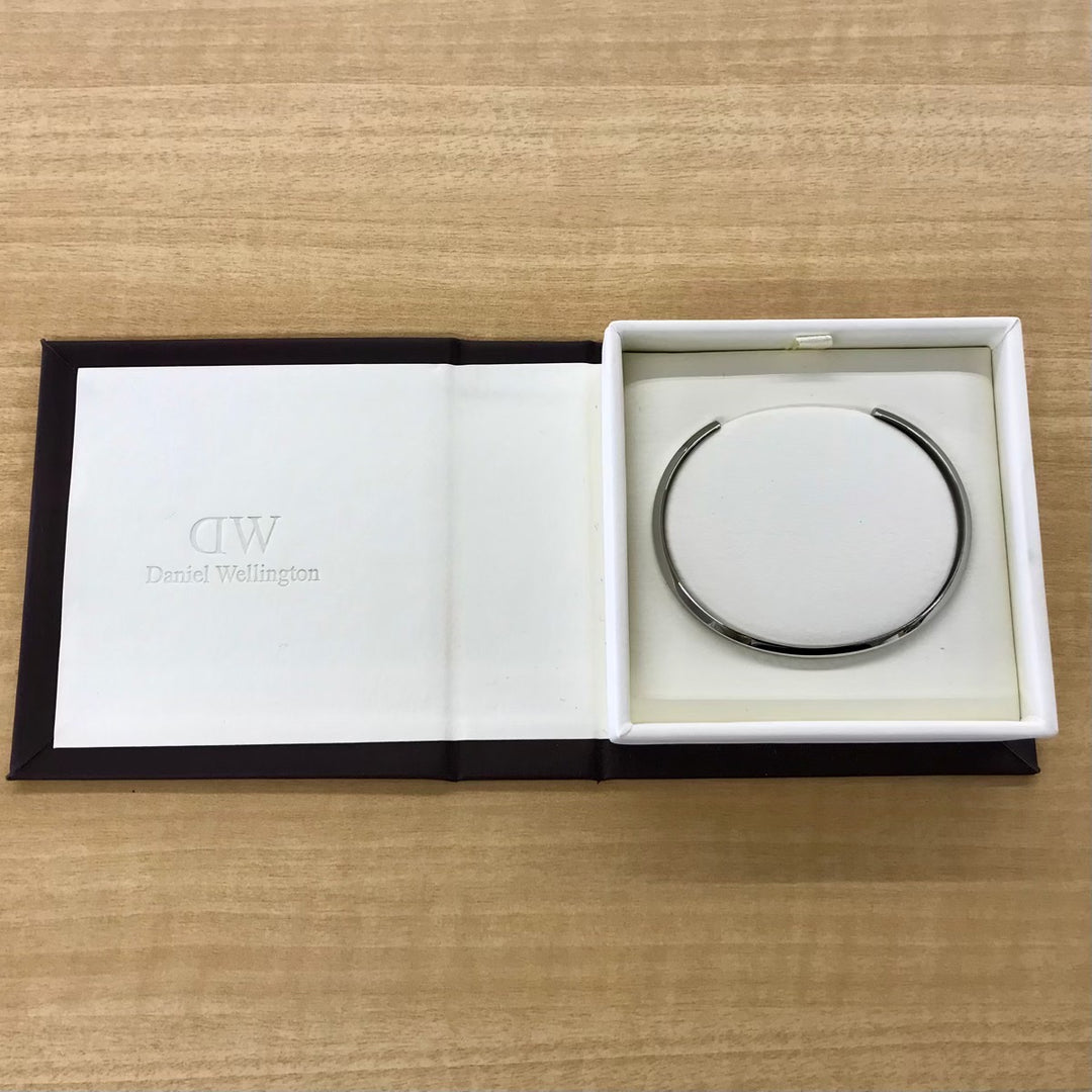 『USED』 
Daniel Wellington ダニエルウェリントン 
 バングル バングル 
ステンレススチール シルバー系