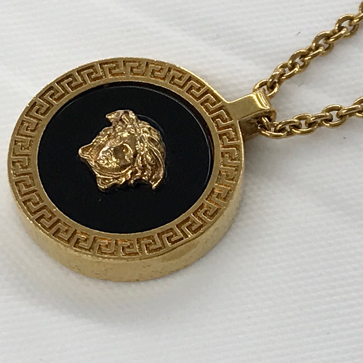 『USED』 メタル/樹脂系  
VERSACE  メデューサ メダル ネックレス