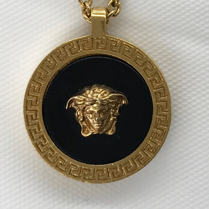 『USED』 メタル/樹脂系  
VERSACE  メデューサ メダル ネックレス