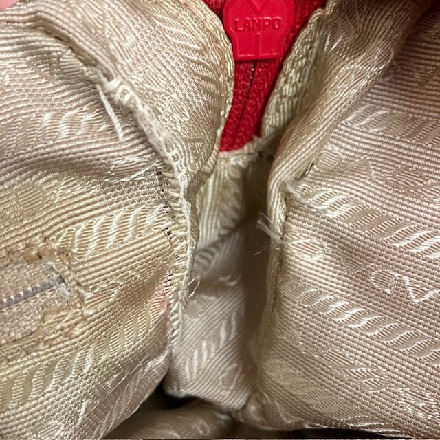 PRADA プラダ 
 ショルダーバッグ 
ナイロン レッド