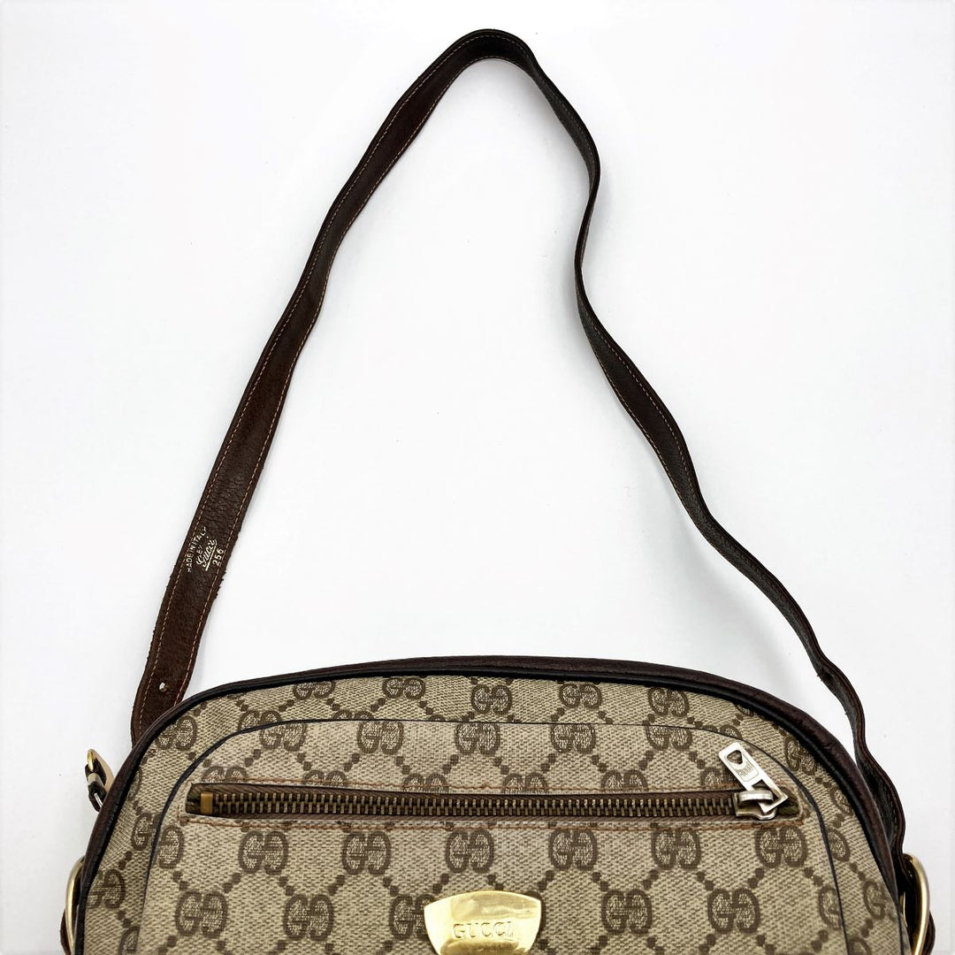 GUCCI グッチ 
 256 ショルダーバッグ 
GGスプリームキャンバス ブラウン