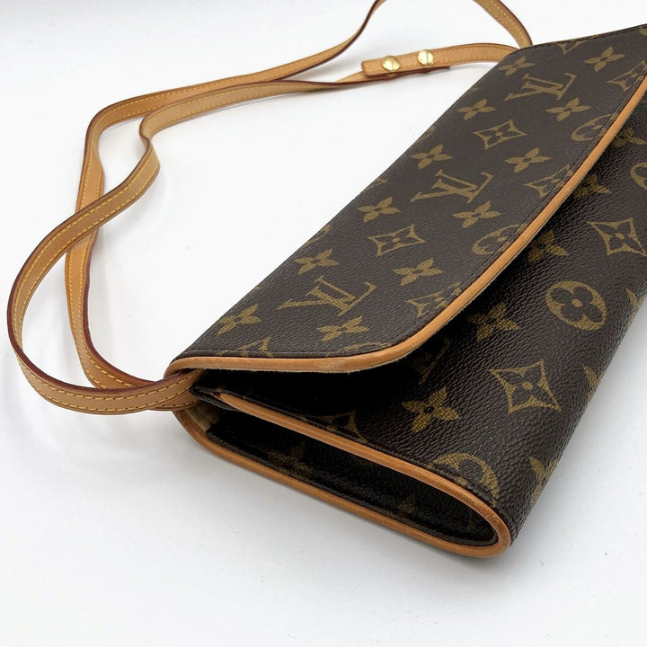 LOUIS VUITTON ルイ・ヴィトン 
 ポシェット・ツイン M51852 ショルダーバッグ 
PVC ブラウン
