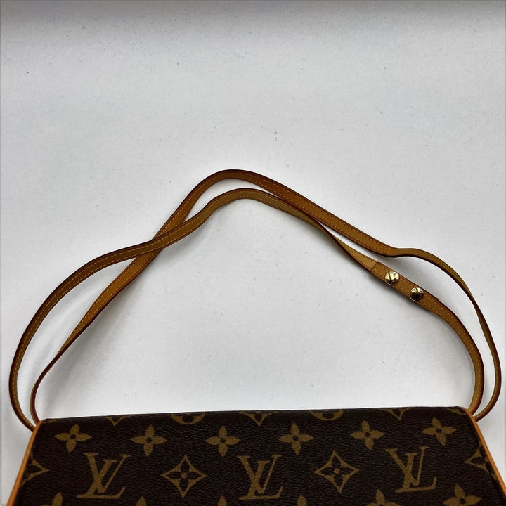 LOUIS VUITTON ルイ・ヴィトン 
 ポシェット・ツイン M51852 ショルダーバッグ 
PVC ブラウン