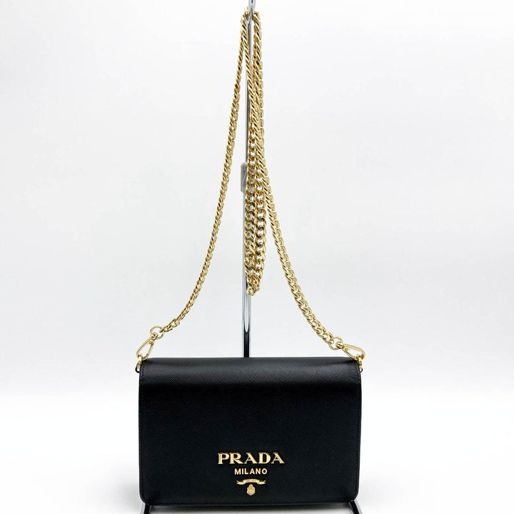 PRADA プラダ 
 ショルダーバッグ 
レザー ブラック