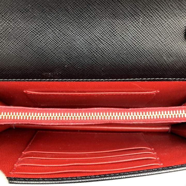 PRADA プラダ 
 ショルダーバッグ 
レザー ブラック