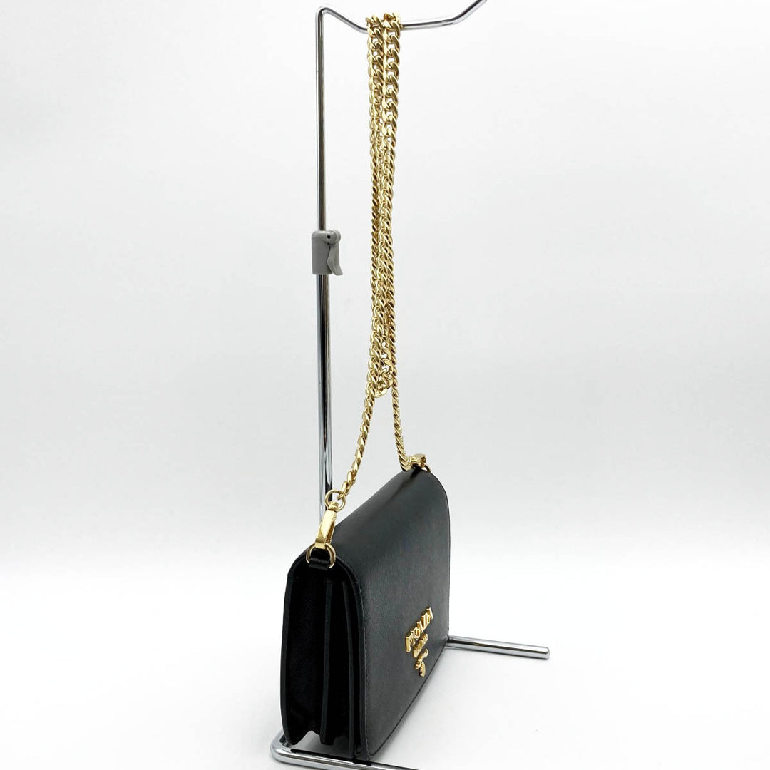 PRADA プラダ 
 ショルダーバッグ 
レザー ブラック