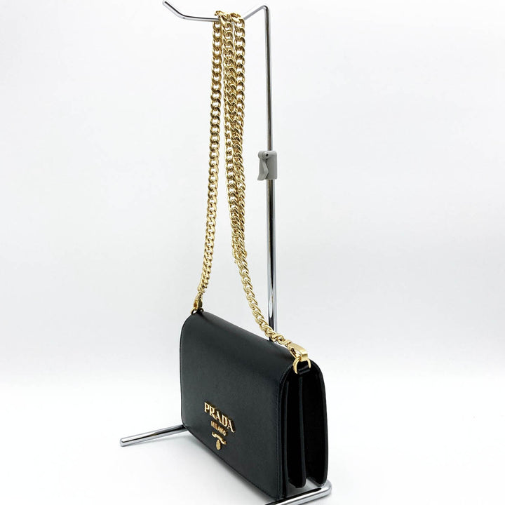 PRADA プラダ 
 ショルダーバッグ 
レザー ブラック