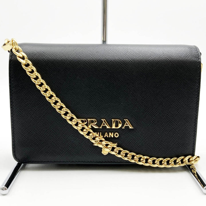 PRADA プラダ 
 ショルダーバッグ 
レザー ブラック
