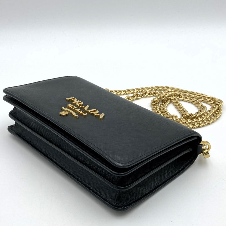 PRADA プラダ 
 ショルダーバッグ 
レザー ブラック