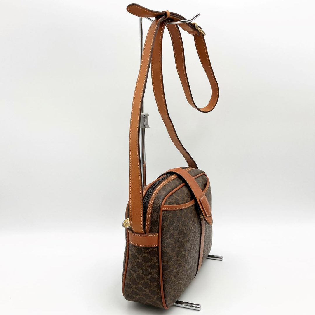 CELINE セリーヌ 
 M11 ショルダーバッグ 
PVC ブラウン