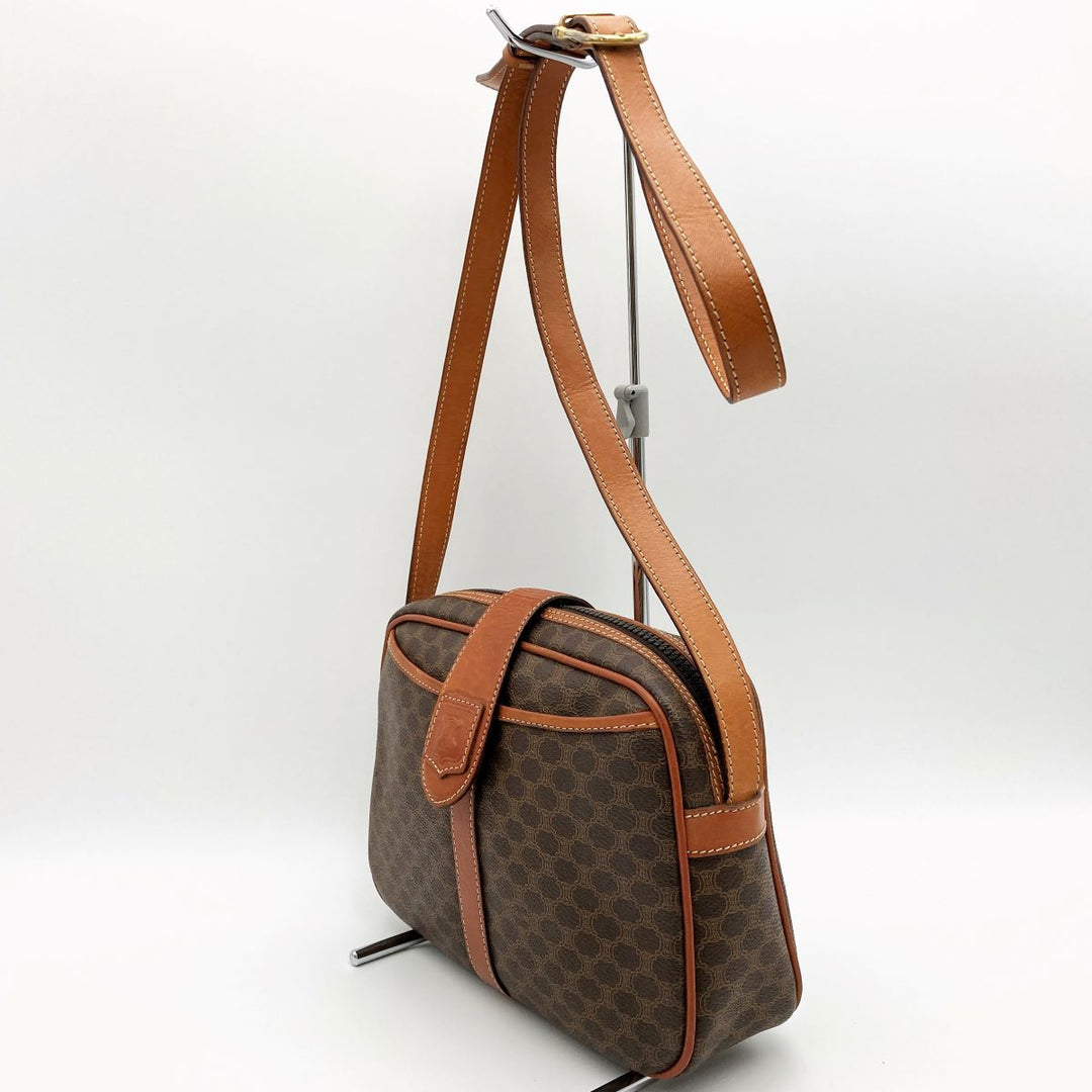 CELINE セリーヌ 
 M11 ショルダーバッグ 
PVC ブラウン