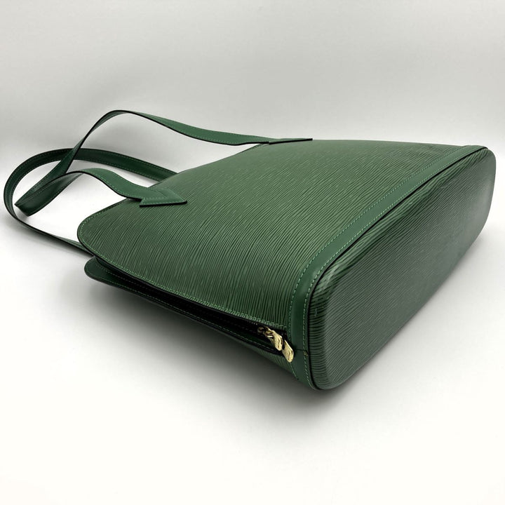LOUIS VUITTON ルイ・ヴィトン 
 リュサック M52284 ショルダーバッグ 
PVC グリーン